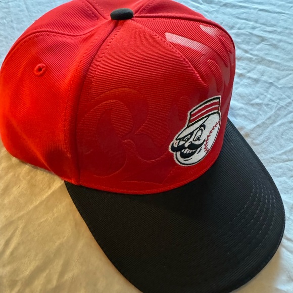 Cincinnati Reds (red legs) baseball cap. New. - Picture 9 of 10
